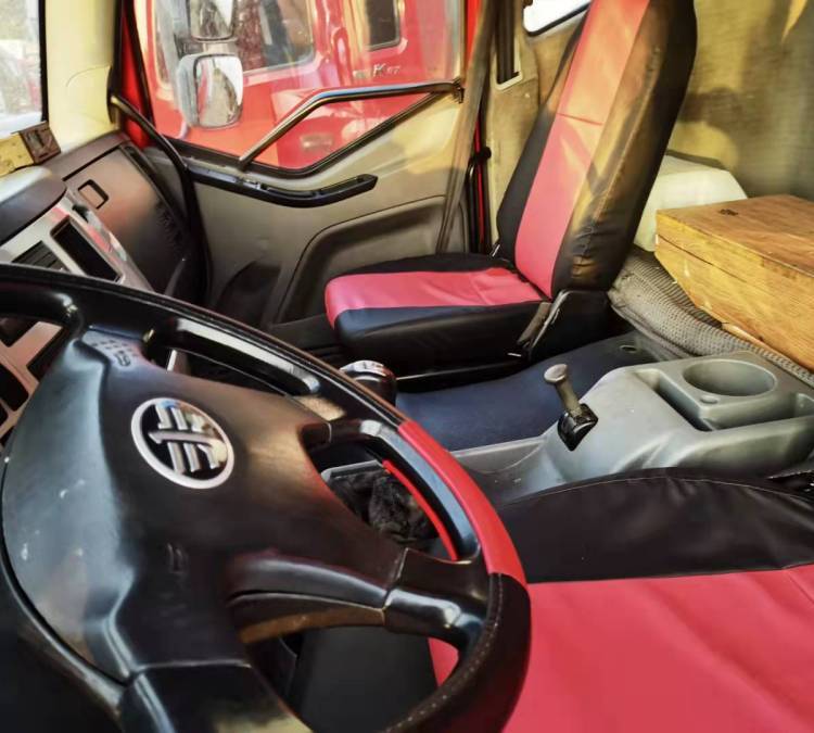 解放J6L前四后四8.6米冷藏车 240马力冷王T800独立冷机带肉钩图5