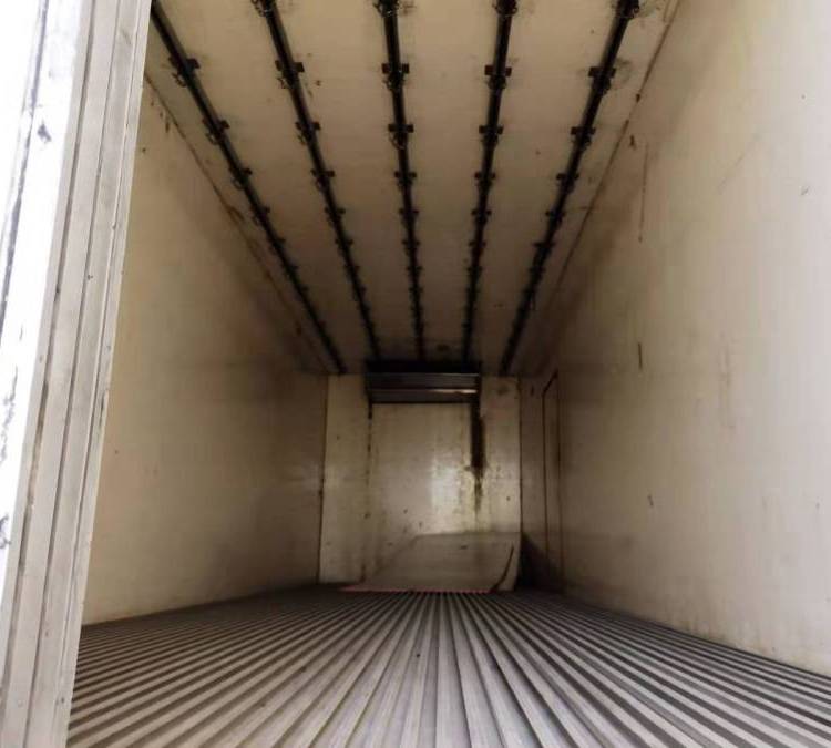 解放J6L前四后四8.6米冷藏车 240马力冷王T800独立冷机带肉钩图7