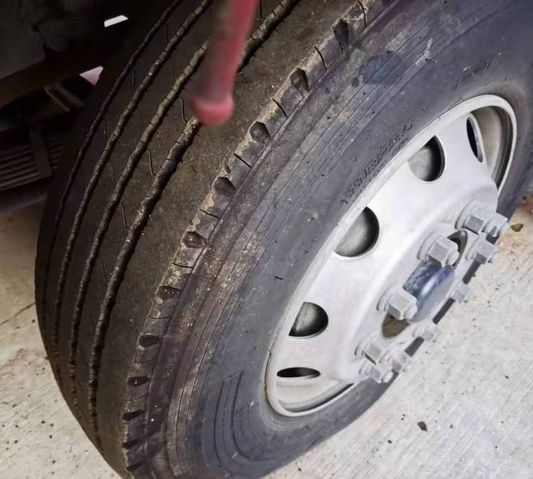 国进泰 乘龙M3载货车 前四后四 7.8米高栏车 手续齐全图7