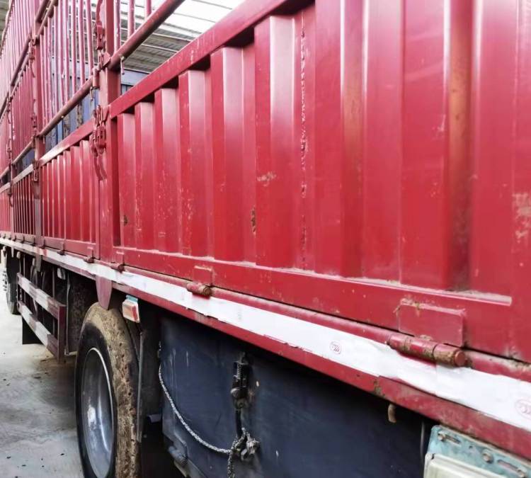 国进泰 乘龙M3载货车 前四后四 7.8米高栏车 手续齐全图5